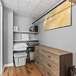 Famous Music Row 1 Bedroom With Free Parking And Pool Holiday home *