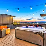 Luxury Hot Tub & Rooftop Deck Downtown Nashville