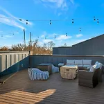 Rooftop Deck Hot Tub & Game In * Nashville