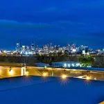 Double Rooftop Decks Hot Tub Karaoke Holiday home Nashville