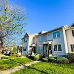 Belmont And Broadway Great For Groups