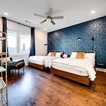 Holiday home 615 Vibe East Getaway 3 Miles To Downtown *