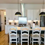 The Urban River - 4br Getaway Holiday home