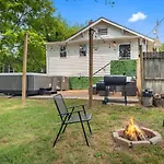 Holiday home Cozy W Hot Tub 17 Mi To Downtown