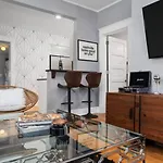 Cozy W Hot Tub 17 Mi To Downtown Holiday home *