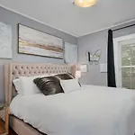 Holiday home Cozy W Hot Tub 17 Mi To Downtown *
