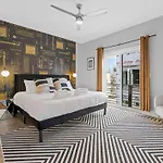 5 Mins To Dt ~gameroom ~ Balcony~sleeps 10~karaoke * Nashville