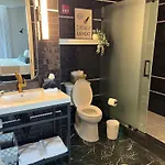 Apartment B 4br By Maddox