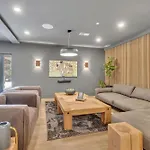 Hyve - Eden Elegance - Walk To Broadway