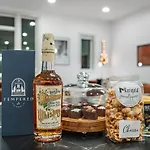 The Southern Lady & Gentleman - Rooftop Patios Holiday home