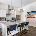 West End Oasis'- 2 Side By Side Homes - Patios Holiday home Nashville