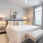 New Side By Side Homes - Sleeps 24 Holiday home Nashville