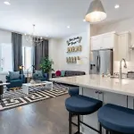 Holiday home New Side By Side Homes - Sleeps 24 *