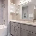 King Bed - Parking - 3 Miles To Lower Broadway *