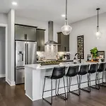 Stylish - Rooftop Deck - Hot Tub Holiday home *