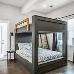 Stylish - Rooftop Deck - Hot Tub Holiday home Nashville