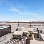 New - Rooftop Views - Hot Tub *