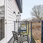 Holiday home Large Rooftop Hot Tub & View *