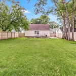 In Music - Fence - Fire Pit Holiday home