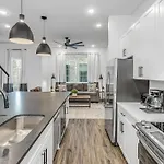 Highland Station - Private Rooftop - Sleeps 14 Holiday home Nashville