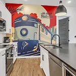 Highland Station - Private Rooftop - Sleeps 14 * Nashville