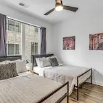 Highland Station - Private Rooftop - Sleeps 14 Holiday home