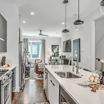 Holiday home Cowgirl's Hideaway-rooftop Patio- 2 Mi To Broadway