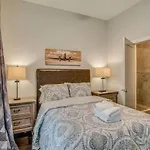Two Homes - Accommodates 24 Guests Holiday home Nashville