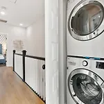 Holiday home Upscale Townhome 3 Miles To Downtown With 2 Car Garage