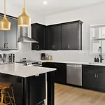 Upscale Townhome 3 Miles To Downtown With 2 Car Garage Nashville