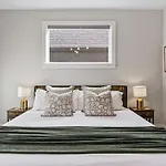 Luxe With Gated Parking Private Balcony And 4 Miles To Downtown * Nashville