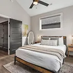 Luxe With Gated Parking Private Balcony And 4 Miles To Downtown * Nashville