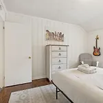 East Family Abode 30 Or Days By Skyrun Holiday home *