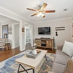 East Family Abode 30 Or Days By Skyrun Holiday home *