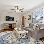 East Family Abode 30 Or Days By Skyrun Holiday home