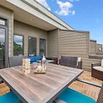 Holiday home Spacious 3-story Townhome W Rooftop & Views Nashville