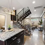Holiday home Spacious 3-story Townhome W Rooftop & Views Nashville