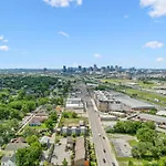 Spacious 3-story Townhome W Rooftop & Views *