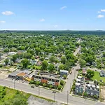 Spacious 3-story Townhome W Rooftop & Views