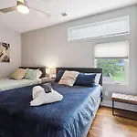 Spacious 3-story Townhome W Rooftop & Views *
