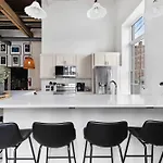 Legends Row By Maddox Hotel