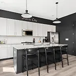 Holiday home Beautiful 3bd With 2 Story Rooftop For Nashville
