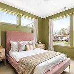Beautiful 3bd With 2 Story Rooftop For *