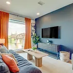 Stylish Riverfront Eve 305 - Free Parking Holiday home *