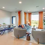 Stylish Riverfront Eve 305 - Free Parking Holiday home