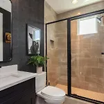 Holiday home Downtown Views Glam Stations Close To Broadway Nashville