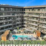 Southern Comfort Short Walk To Broadway W Pool & Gym At The Hyve