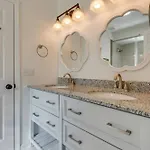 A Luxury Townhouse - Music Rowdowntown