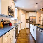 Holiday home Chic Townhome In Trendy East Nash Nashville