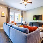 Holiday home Chic Townhome In Trendy East Nash